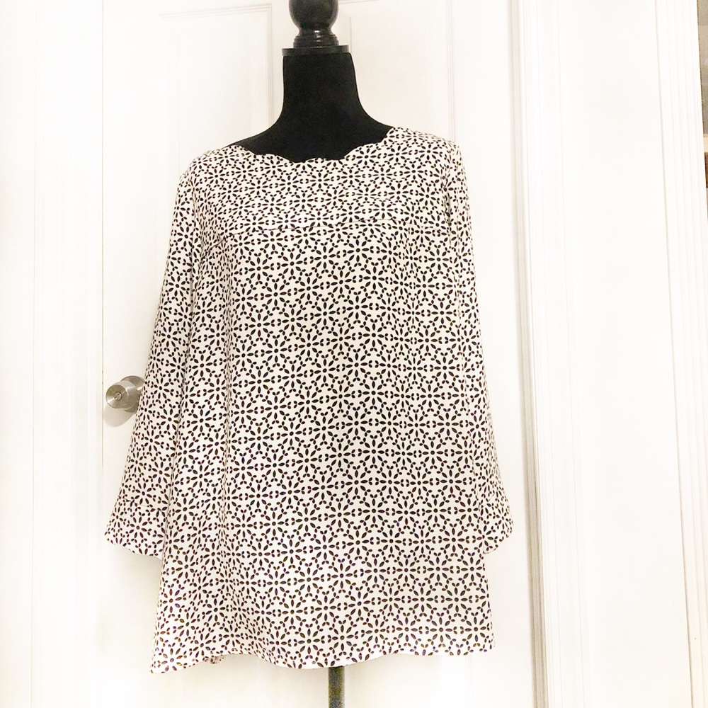 Truly Poppy black and white bell sleeve blouse